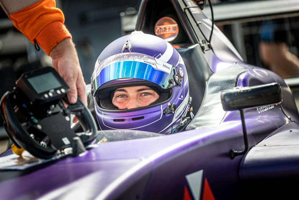 Theodor Jensen tog sin første heatsejr ved Night Race.
(Foto: Formel 4 Danmark)